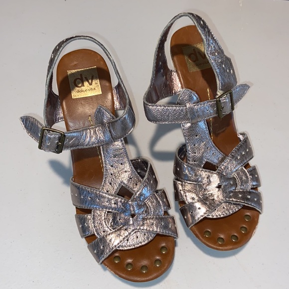 Metallic wedges - Picture 2 of 3